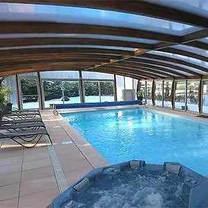 Logis Le Lac Hotel